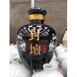 哈爾濱陶瓷酒壇廠200斤裝定做,，顏色柚陶瓷150斤裝批發(fā)